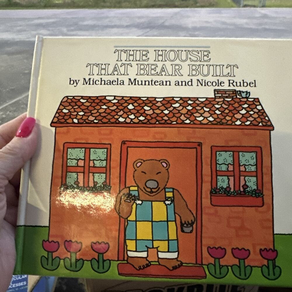 House That Bear Built with‎ Card game & Puzzle by Michaela Muntean Dial